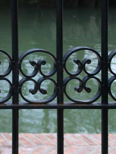 Venetian Window Loading, please wait (it's worth it!) ...